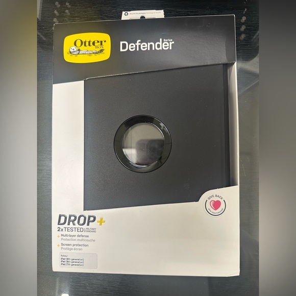 NEW - Otterbox iPad (7th, 8th, and 9th gen) Case
Defender Series - Black - Picture 4 of 6